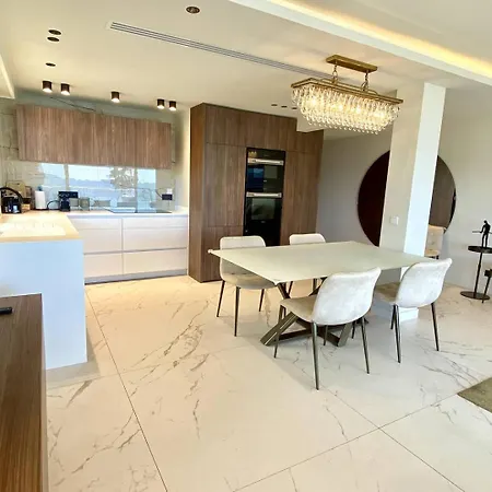 Appartement La Croisette - Magnifique 4 P Face Terrasse *